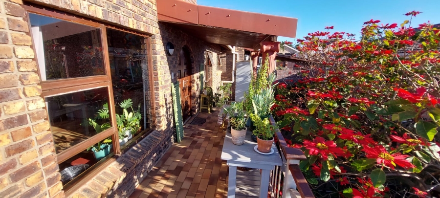 4 Bedroom Property for Sale in Noorsekloof Eastern Cape